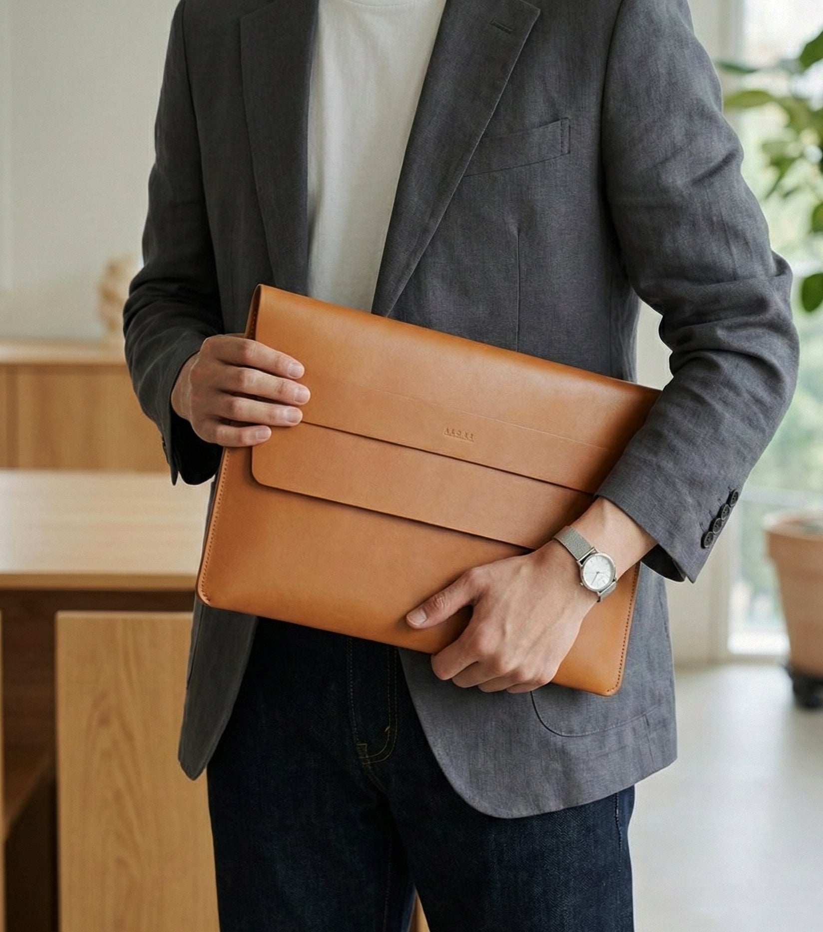 Atlas -Tan Leather Mcbook Sleeve