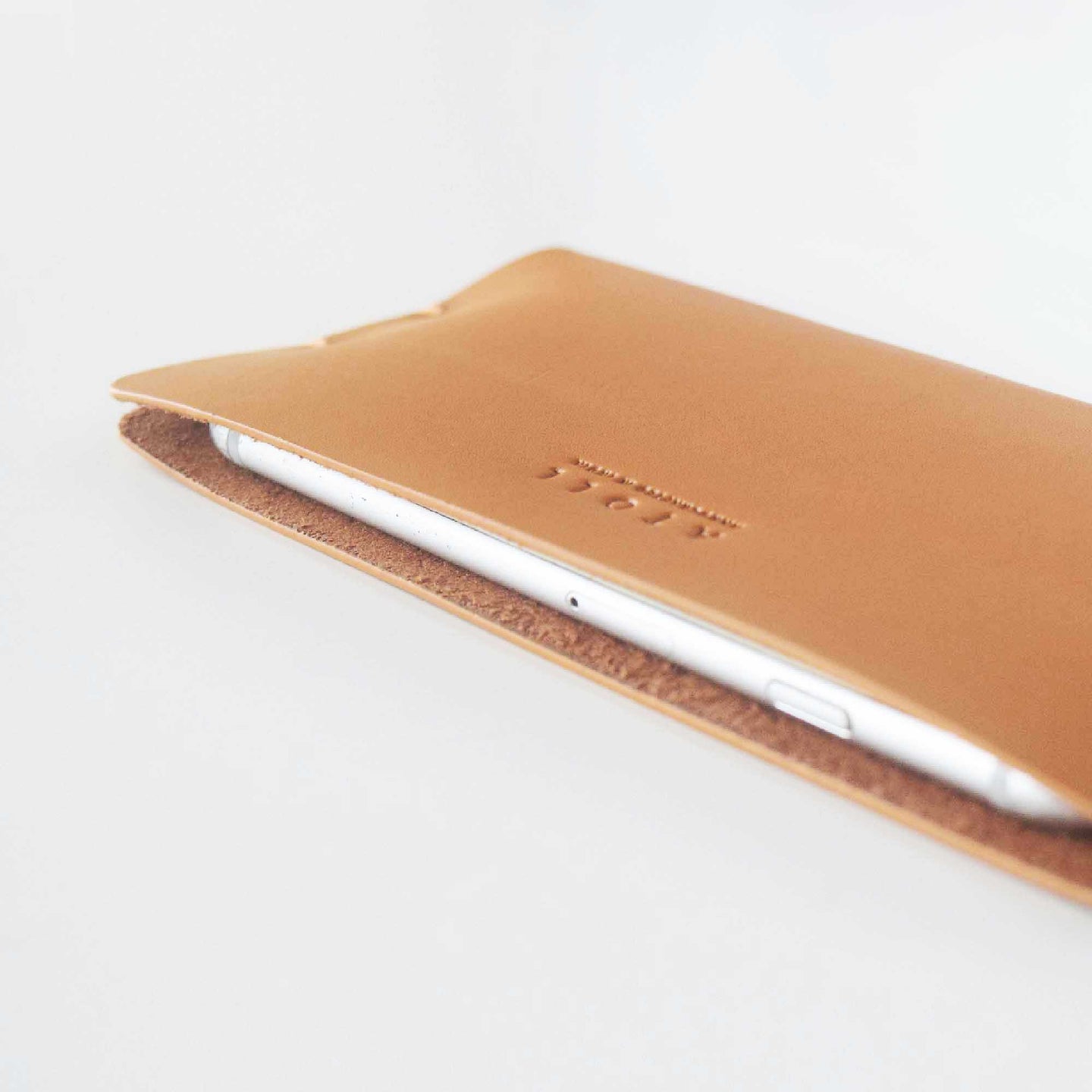 ULKA - Tan Leather iPhone Sleeve- iPhone 6/7/8/SE/12 Mini/13Mini